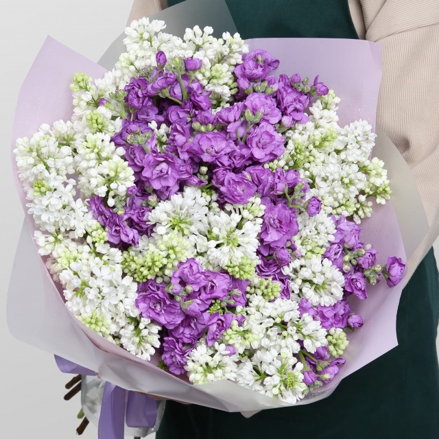 Букет из Маттиолы и Сирени «Нежный туман»