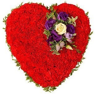 Композиция из Гвоздик, Эустомы, Фрезий и Розы «Эхо любви»