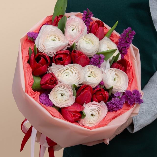 Букет из Тюльпанов и Ранункулюсов «Стихия любви» Букет из Тюльпанов и Ранункулюсов «Стихия любви»