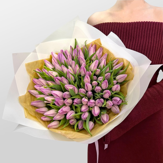 Букет из Тюльпанов «Черничный зефир»