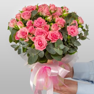 Композиция из кустовых Роз в шляпной коробке «Теплое утро»