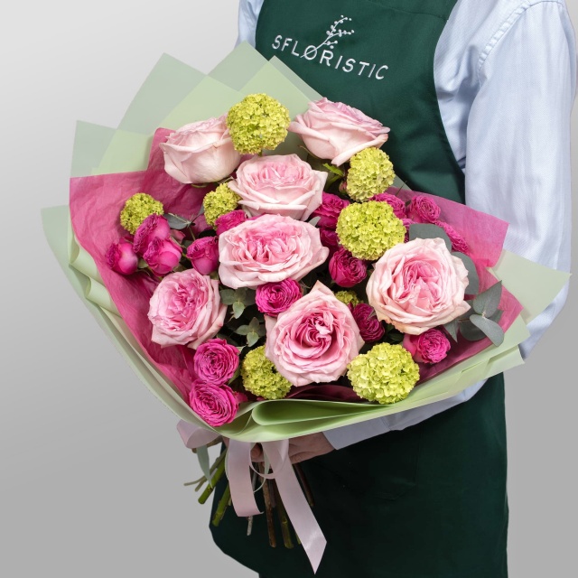 Букет из Роз и Вибурнума «Воздушная симфония» Букет из Роз и Вибурнума «Воздушная симфония»