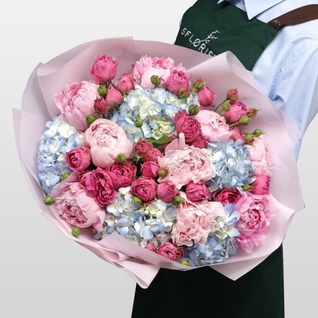 Букет из Пионов, Гортензий и Кустовых Роз «Мгновение красоты»