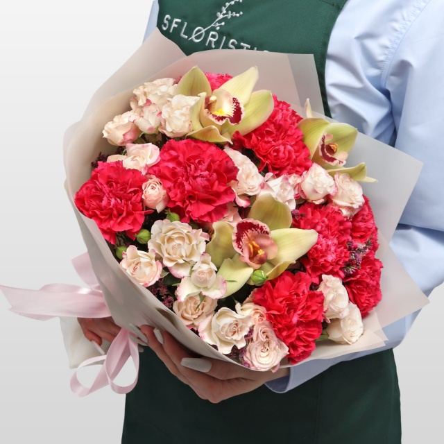 Букет из Роз, Гвоздик и Орхидей «Праздник в сердце» Букет из Роз, Гвоздик и Орхидей «Праздник в сердце»