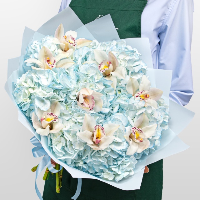 Букет из Гортензий и Орхидей «Дыхание неба»