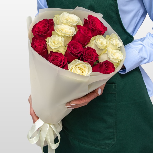 Букет Роз Кения 60 см 15 шт «Венский вальс»