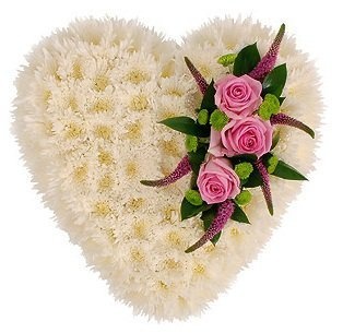Композиция из Хризантем и Роз «Сердце похорон»