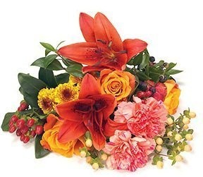 Букет из Гвоздик, Роз и Лилий «Апельсиновый букет»