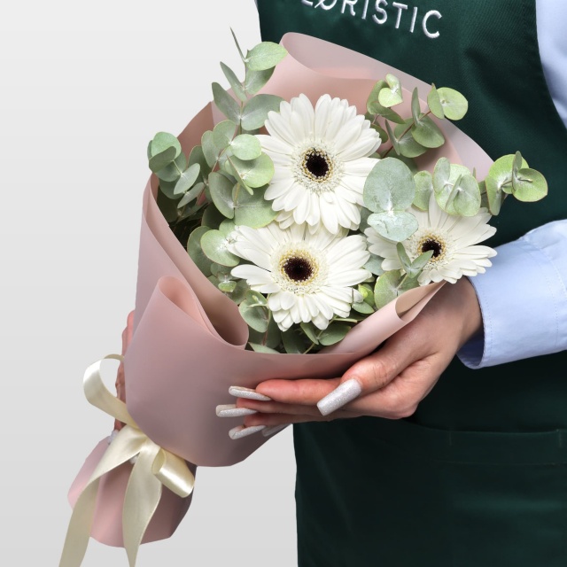 Букет из Гермини и Эвкалипта «Белый акцент»