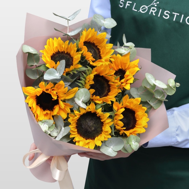 Букет из Подсолнухов и Эвкалипта «Золотое поле»