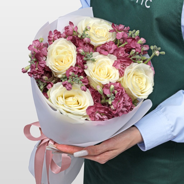 Букет из Роз и Маттиол «Сливочная нежность»