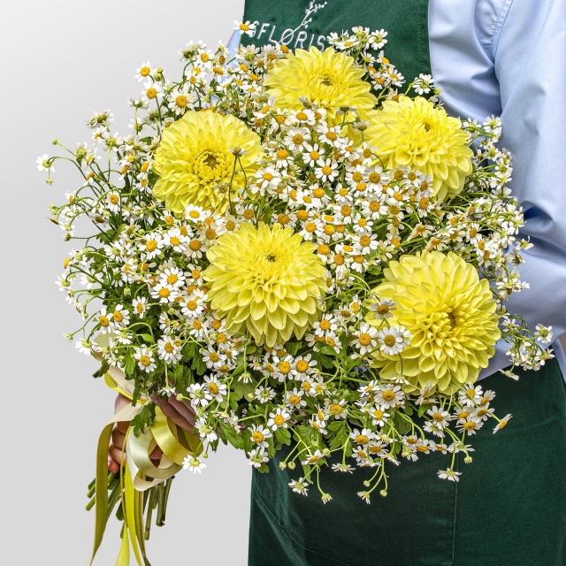 Букет из Георгин и Ромашек «Деревенский Шик»