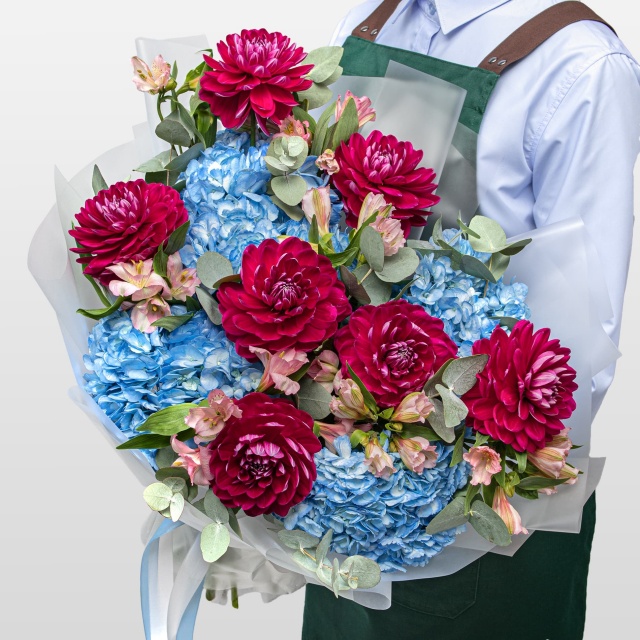 Букет из Георгин, Гортензий и Альстромерий «Полночный Сад» Букет из Георгин, Гортензий и Альстромерий «Полночный Сад»