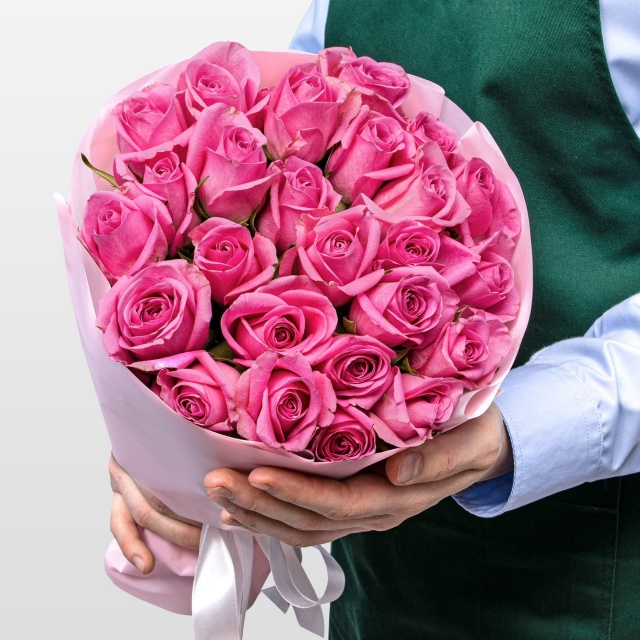 Букет розовых Роз Кения 40 см 25 шт «Девичьи Секреты»