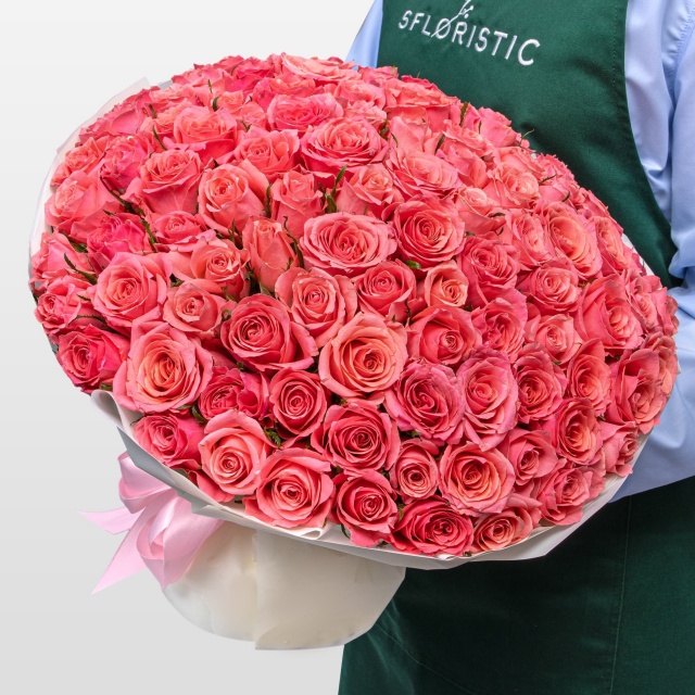 Букет розовых Роз Кения 40 см 101 шт «Цветущий Коралл»