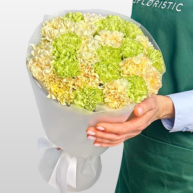 Букет из желтых и зеленых Гвоздик 25 шт «Фисташковый Сорбет»