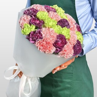 Букет из розовых, фиолетовых и зеленых Гвоздик 25 шт «Тайное Желание»