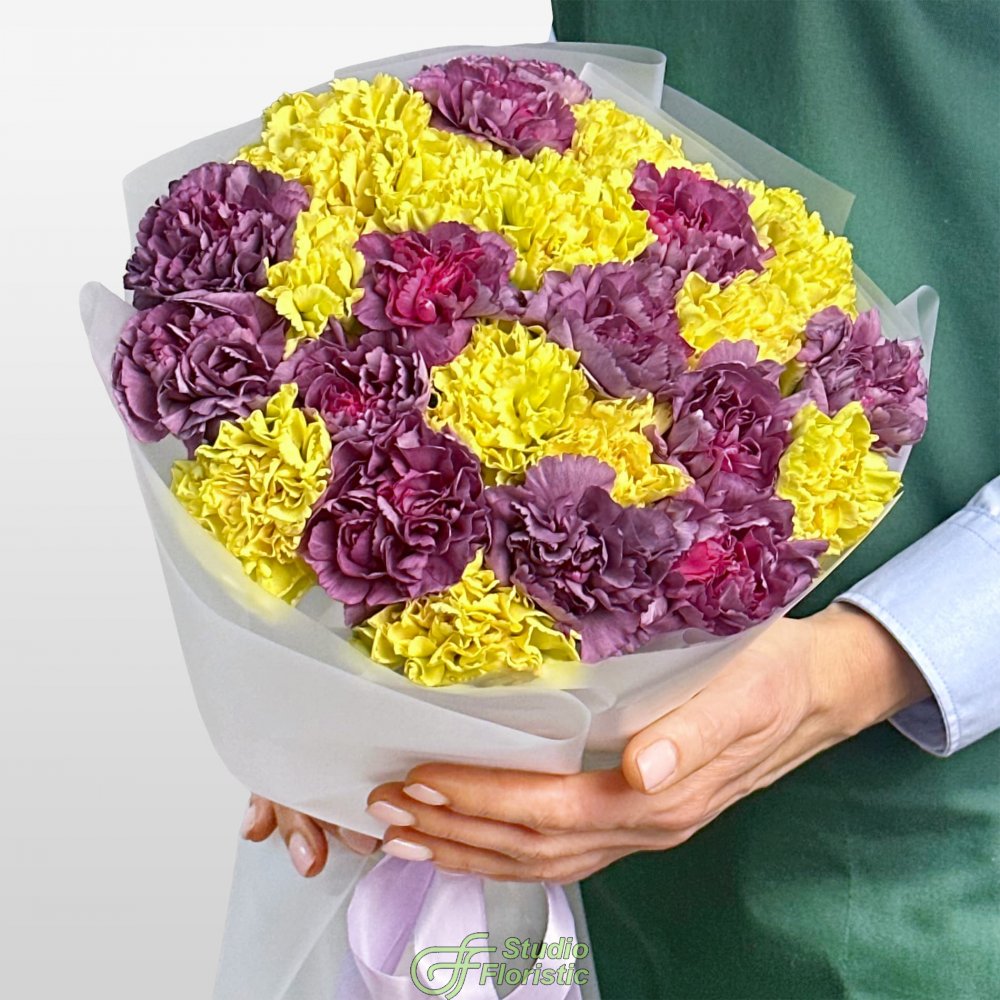Букет из желтых и фиолетовых Гвоздик 25 шт «Маскарад» Букет из желтых и фиолетовых Гвоздик 25 шт «Маскарад»