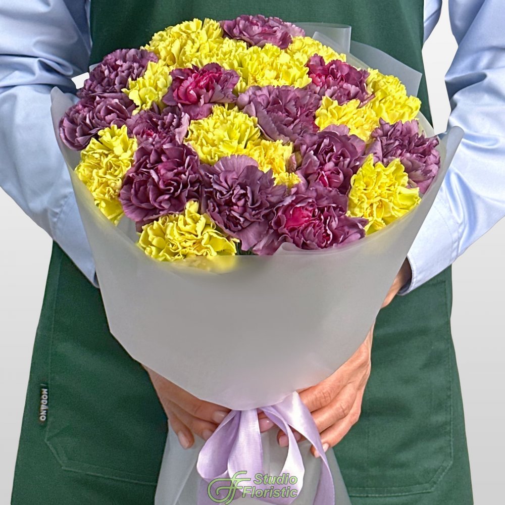 Букет из желтых и фиолетовых Гвоздик 25 шт «Маскарад» Букет из желтых и фиолетовых Гвоздик 25 шт «Маскарад»