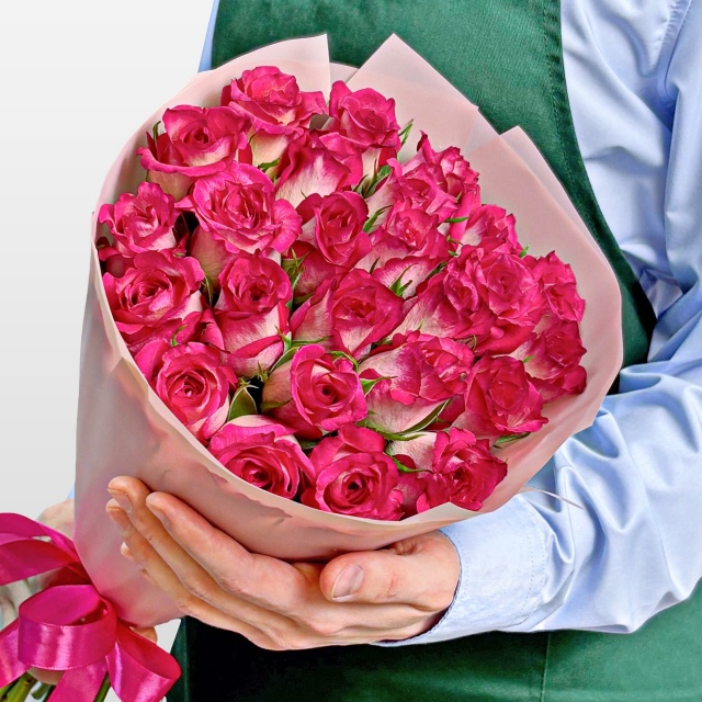 Букет из розовых Роз Кения 40 см 25 шт «Пламя Страсти»