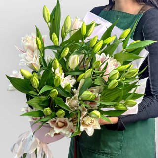 Букет из Махровых Лилий 15 шт «Ода Любви»