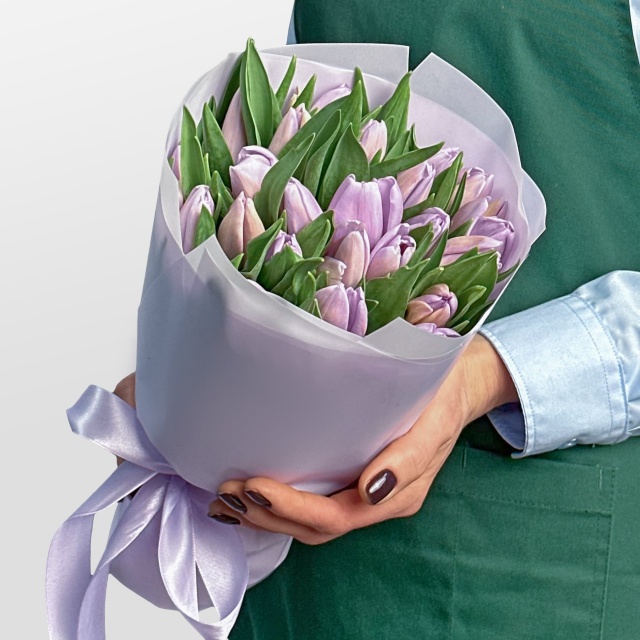 Букет из сиреневых Тюльпанов 25 шт «Серый Жемчуг»