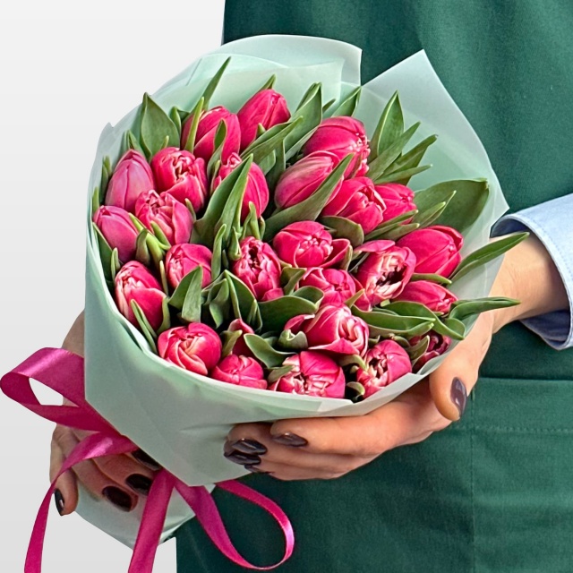 Букет из малиновых Пионовидных Тюльпанов 25 шт «Кардинал»