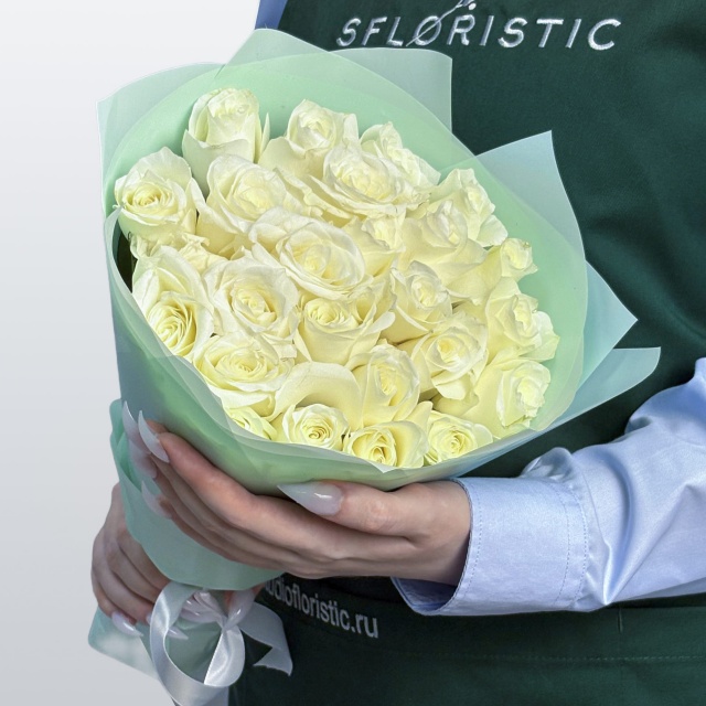 Букет из белых Роз Кения 40 см 25 шт «Айсберг»