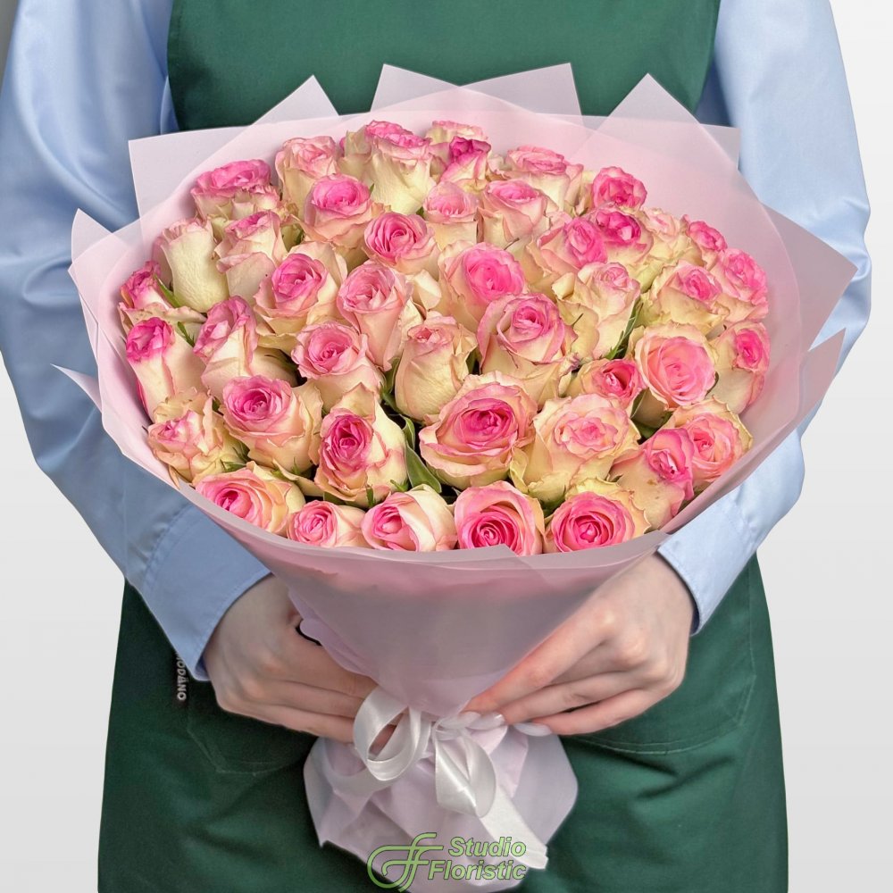 Букет из белых Роз Кения с розовой каймой 40 см 51 шт «Поцелуй Зари» Букет из белых Роз Кения с розовой каймой 40 см 51 шт «Поцелуй Зари»