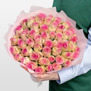 Букет из белых Роз Кения с розовой каймой 40 см 51 шт «Поцелуй Зари»