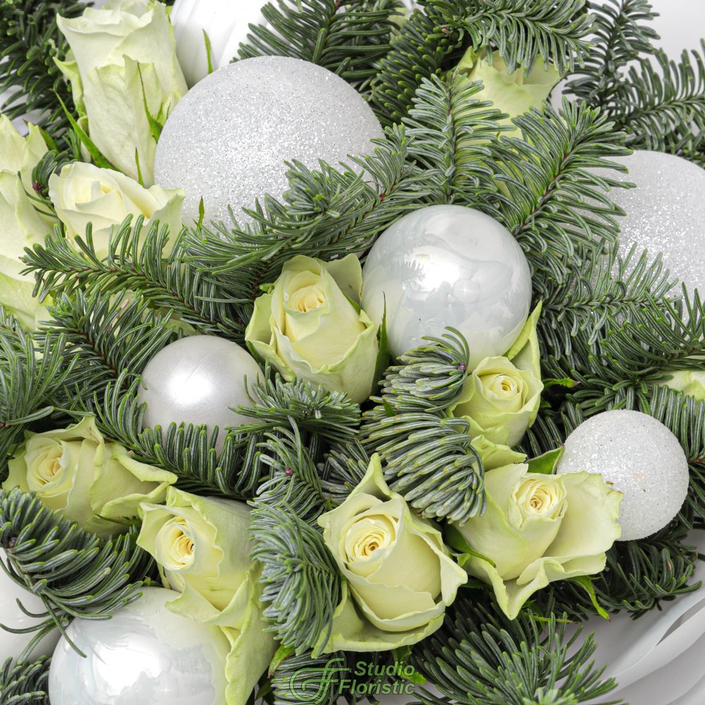Новогодний букет из Нобилиса и Роз «Праздничное Сияние» Новогодний букет из Нобилиса и Роз «Праздничное Сияние»