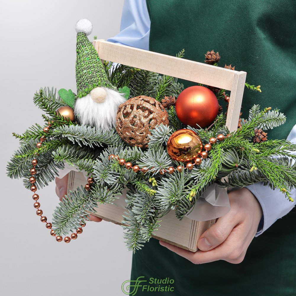 Новогодняя композиция из Нобилиса и Мережки в ящике «Праздничный Секрет» Новогодняя композиция из Нобилиса и Мережки в ящике «Праздничный Секрет»