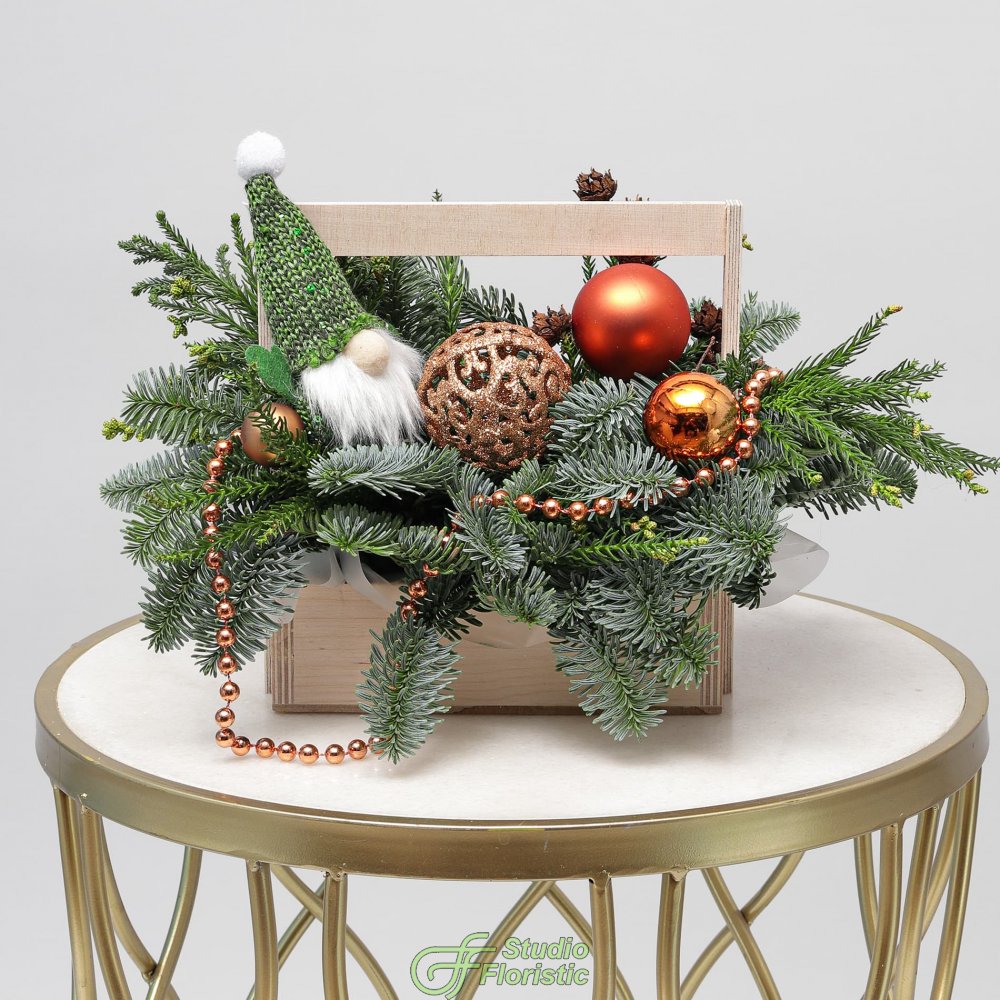 Новогодняя композиция из Нобилиса и Мережки в ящике «Праздничный Секрет» Новогодняя композиция из Нобилиса и Мережки в ящике «Праздничный Секрет»