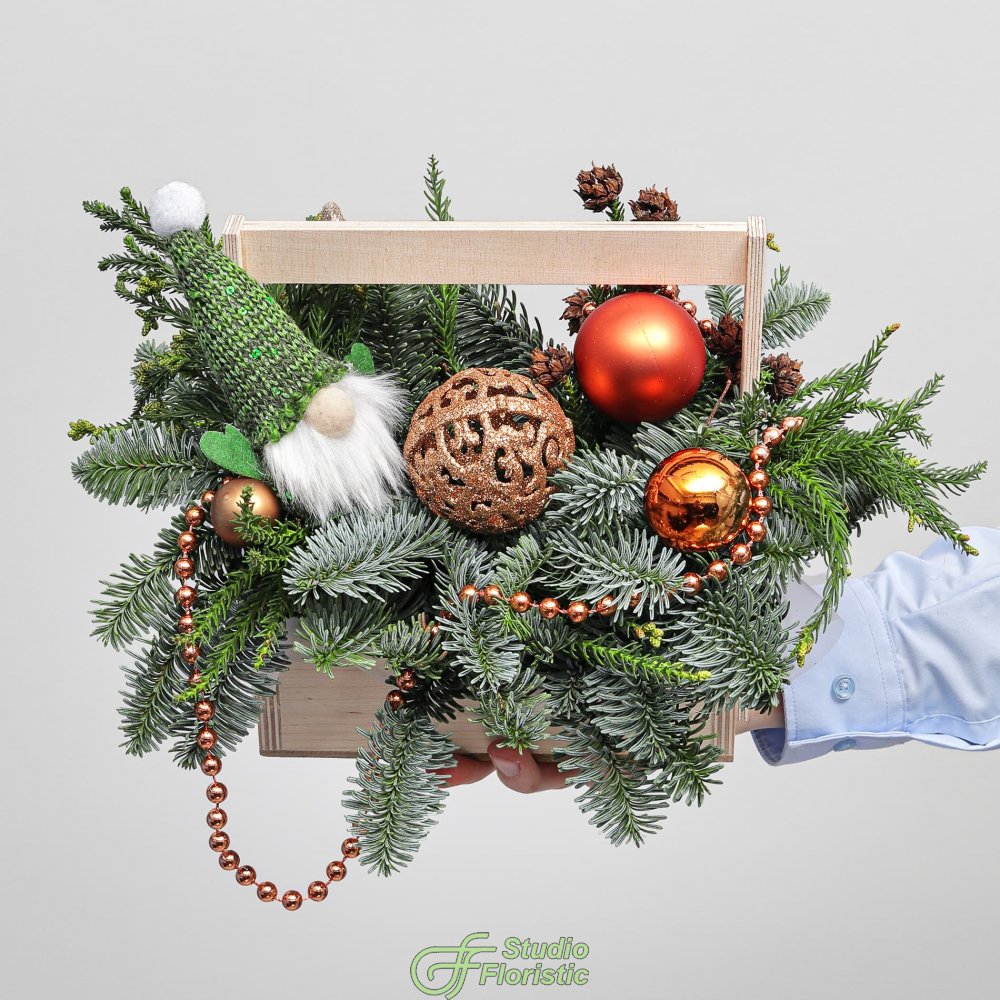 Новогодняя композиция из Нобилиса и Мережки в ящике «Праздничный Секрет» Новогодняя композиция из Нобилиса и Мережки в ящике «Праздничный Секрет»