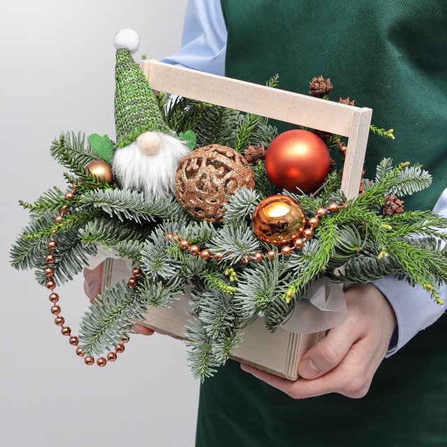 Новогодняя композиция из Нобилиса и Мережки в ящике «Праздничный Секрет»