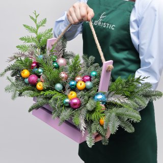 Новогодняя композиция из Нобилиса и Туи в ящике «Тутти-фрутти»