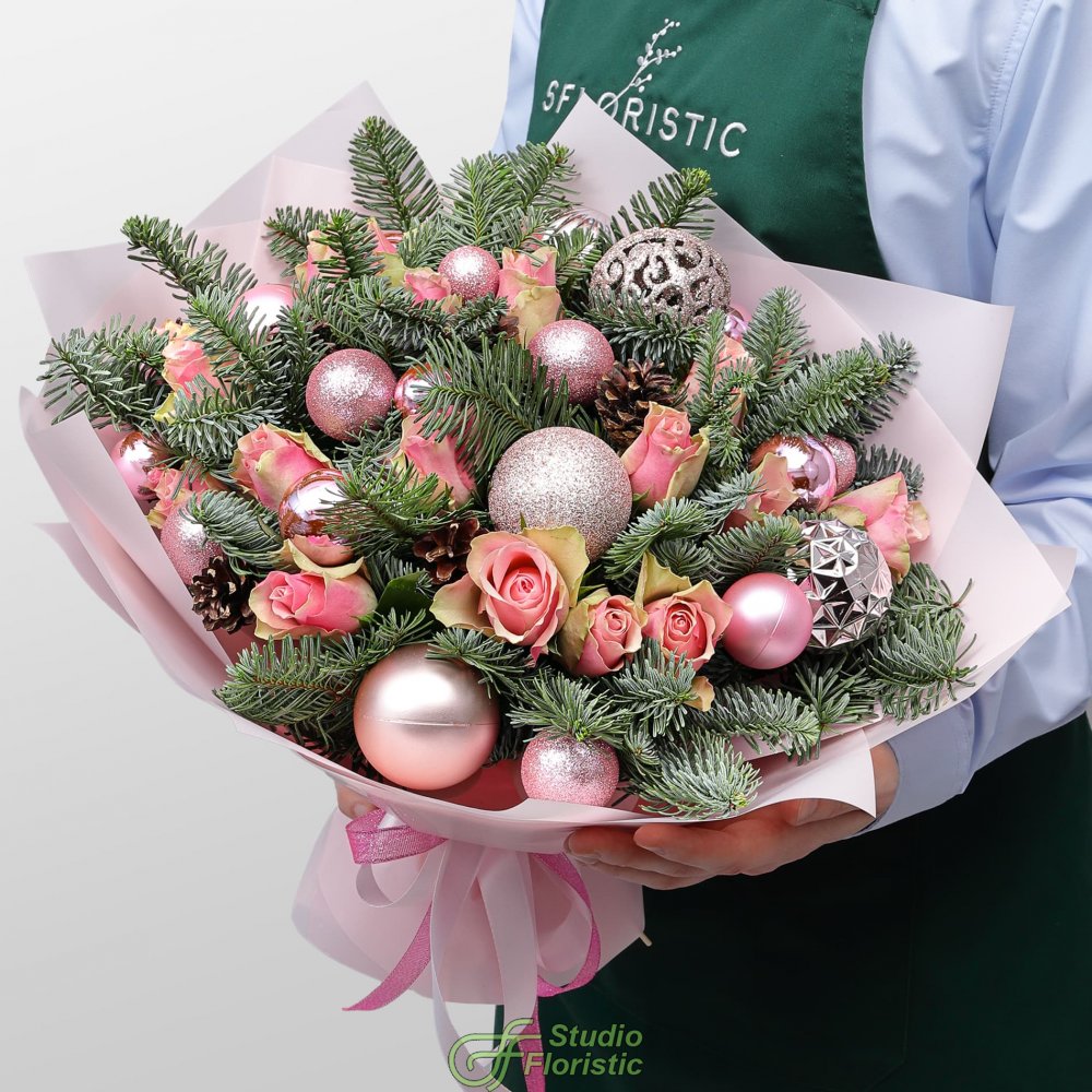 Новогодний букет из Нобилиса и Роз «Зимний Бал» Новогодний букет из Нобилиса и Роз «Зимний Бал»