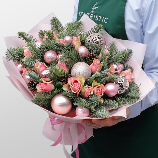 Новогодний букет из Нобилиса и Роз «Зимний Бал» Новогодний букет из Нобилиса и Роз «Зимний Бал»