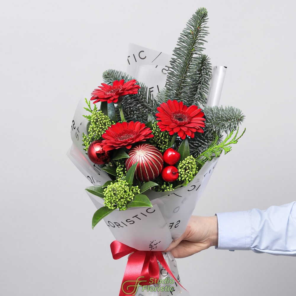 Новогодний букет из Нобилиса, Скиммии и Гермини «Имбирный Пряник» Новогодний букет из Нобилиса, Скиммии и Гермини «Имбирный Пряник»