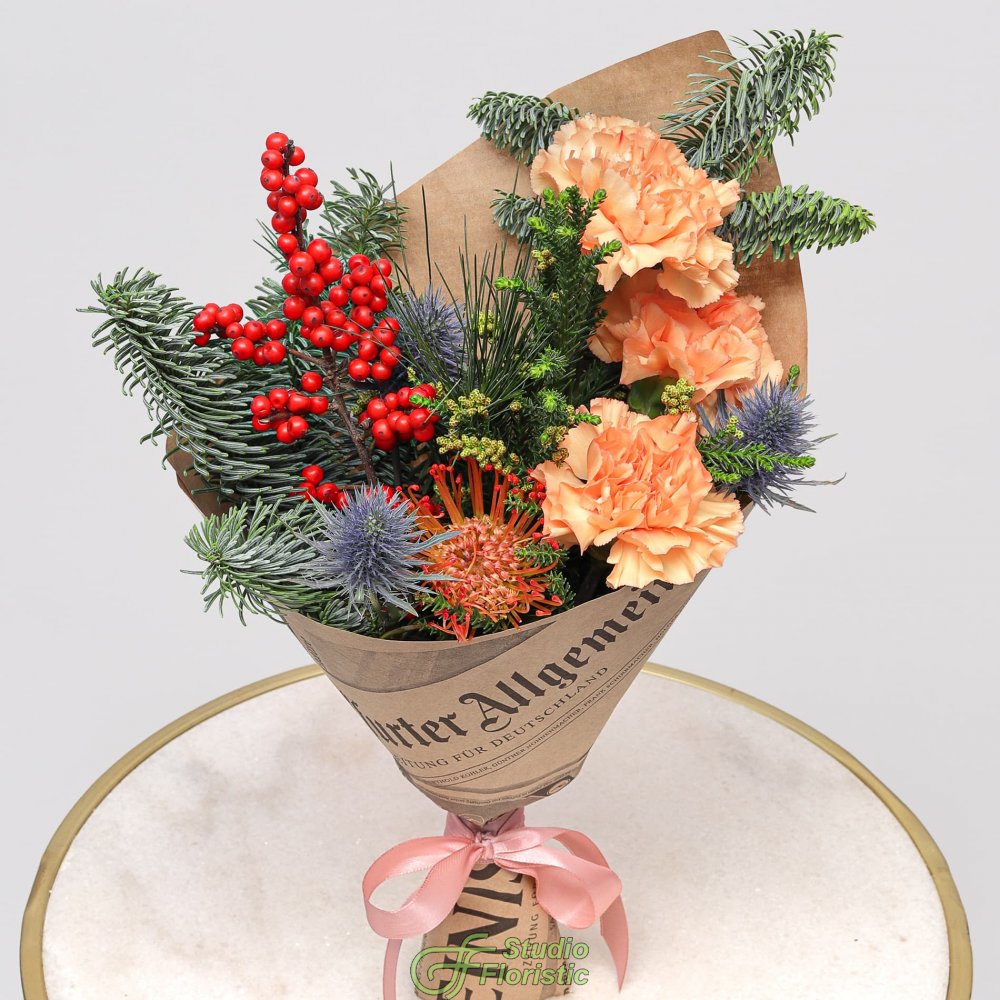 Новогодний букет из Нобилиса, Эрингиума и Диантусов «Зимние Сумерки» Новогодний букет из Нобилиса, Эрингиума и Диантусов «Зимние Сумерки»