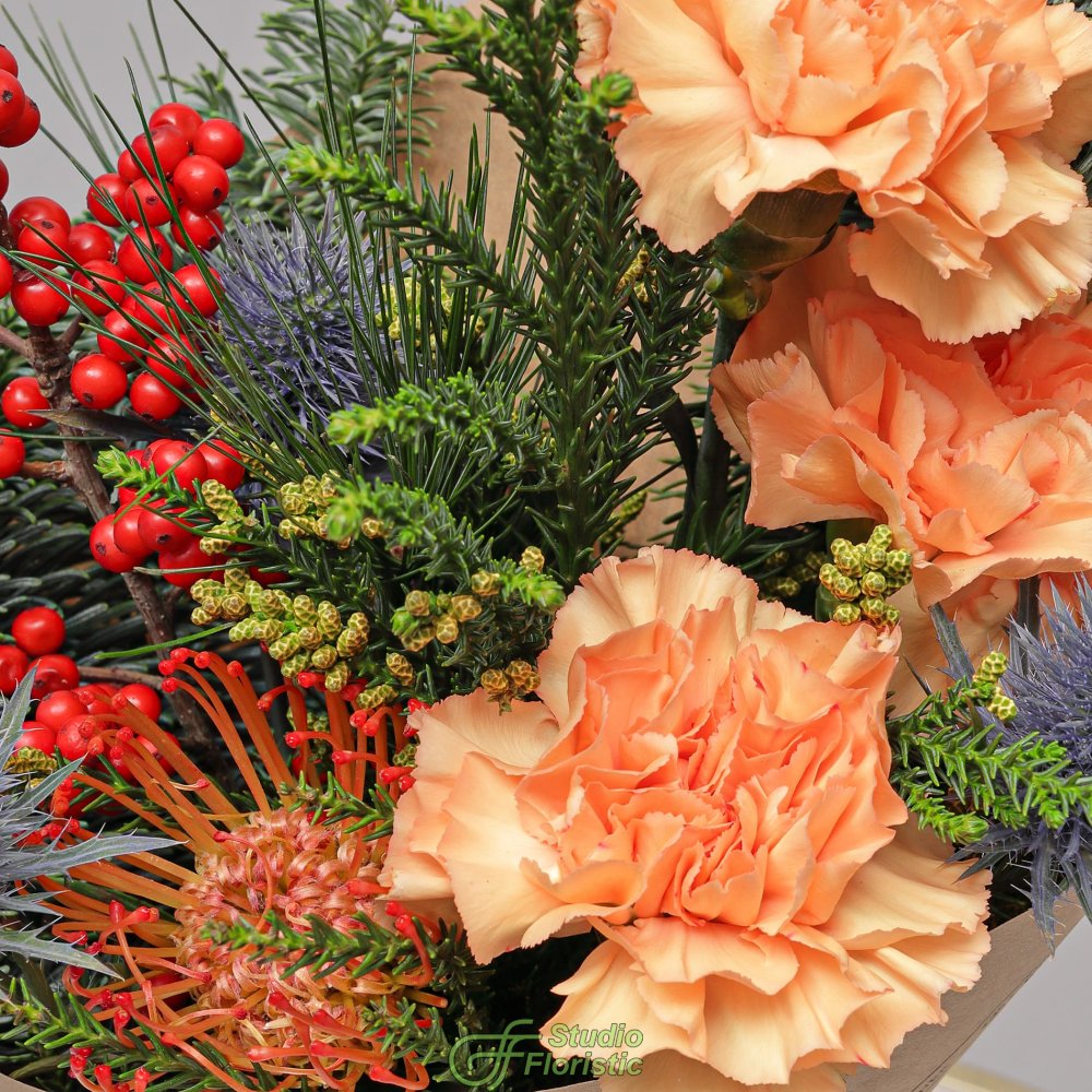 Новогодний букет из Нобилиса, Эрингиума и Диантусов «Зимние Сумерки» Новогодний букет из Нобилиса, Эрингиума и Диантусов «Зимние Сумерки»