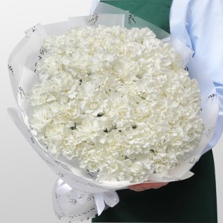Букет из Белых Гвоздик 51 шт «Фарфоровая Мечта»