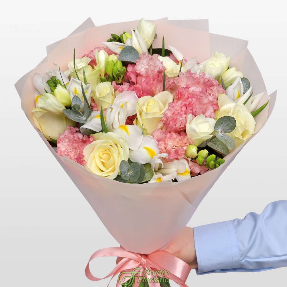 Букет из Ириса, Роз, Эустомы и Фрезии «Облачный атлас» Букет из Ириса, Роз, Эустомы и Фрезии «Облачный атлас»