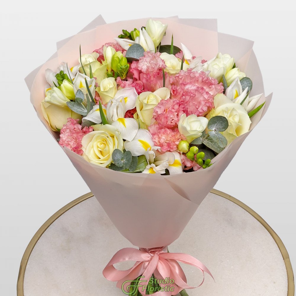 Букет из Ириса, Роз, Эустомы и Фрезии «Облачный атлас» Букет из Ириса, Роз, Эустомы и Фрезии «Облачный атлас»