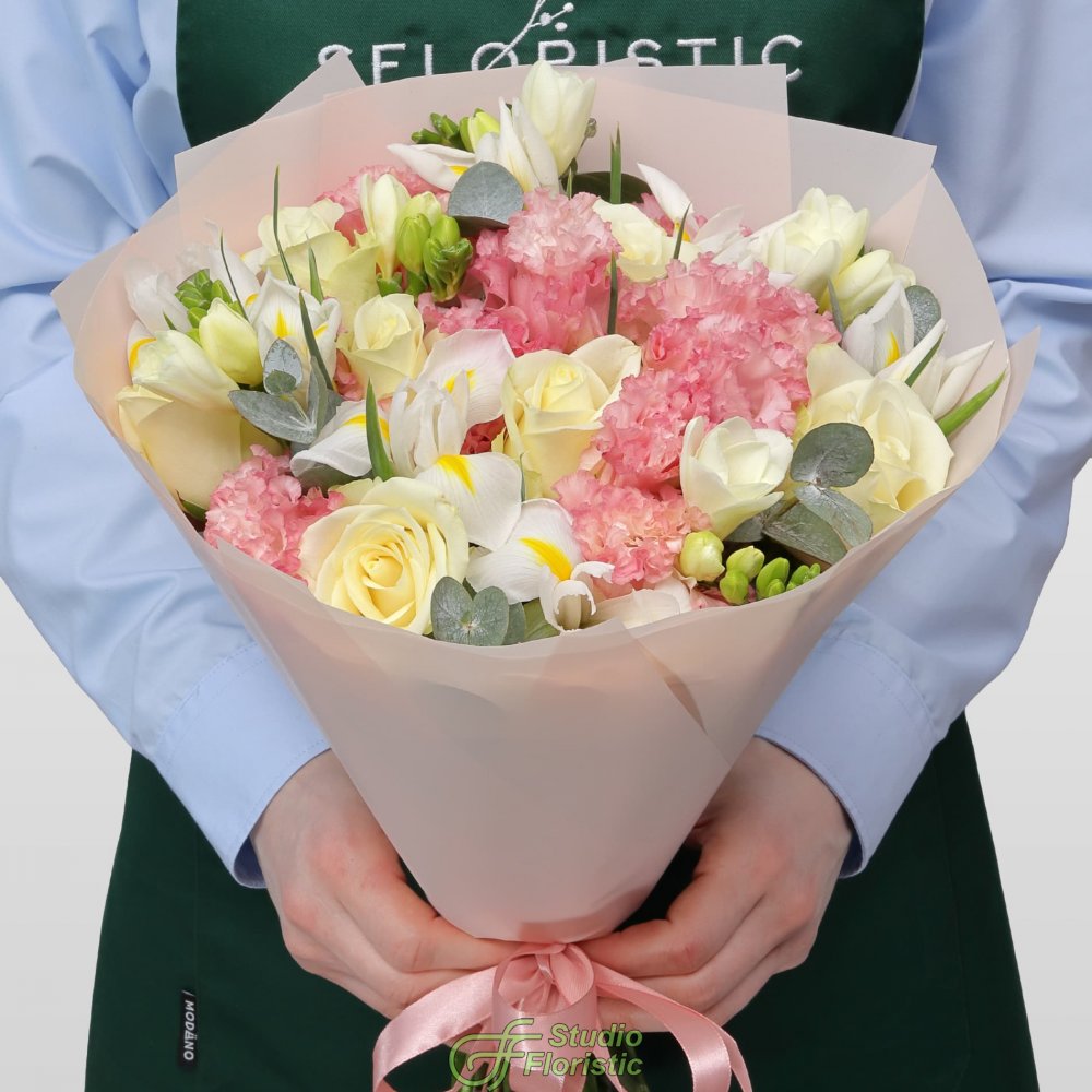 Букет из Ириса, Роз, Эустомы и Фрезии «Облачный атлас» Букет из Ириса, Роз, Эустомы и Фрезии «Облачный атлас»