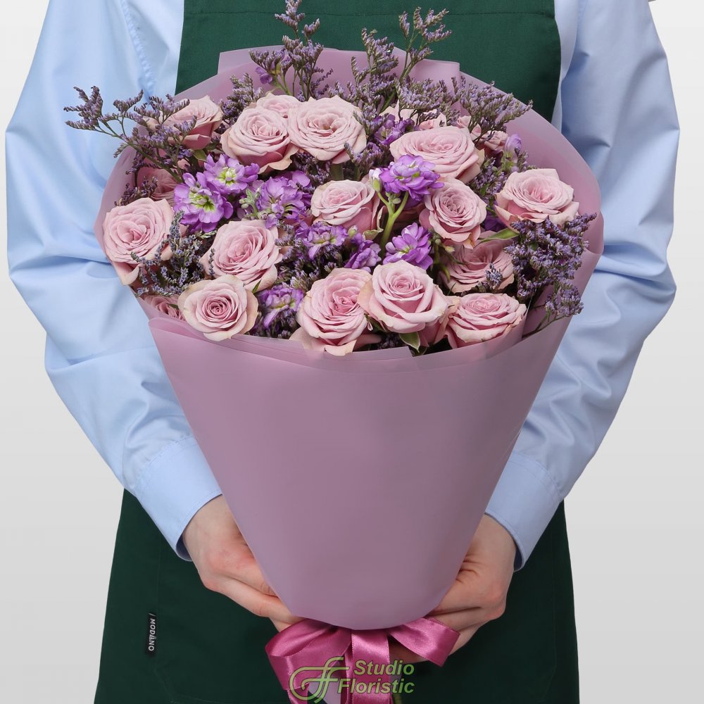 Букет из Кустовых Роз, Маттиол и Лимониума «Магия аметиста» Букет из Кустовых Роз, Маттиол и Лимониума «Магия аметиста»