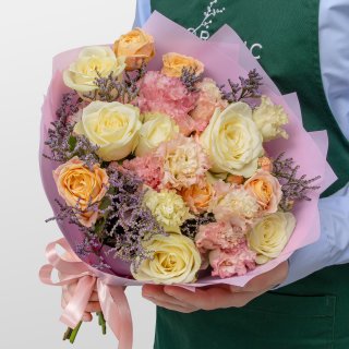 Букет из Роз, Эустомы и Лимониума «Миг нежности» Букет из Роз, Эустомы и Лимониума «Миг нежности»