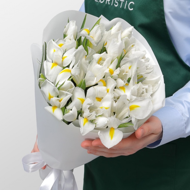 Букет из Белых Ирисов 25 шт «Белый лебедь» Букет из Белых Ирисов 25 шт «Белый лебедь»