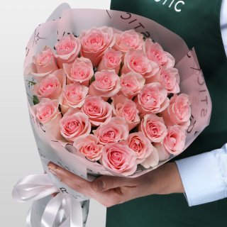 Букет из нежно-розовых Роз Кения 60 см 25 шт «Дыхание весны»