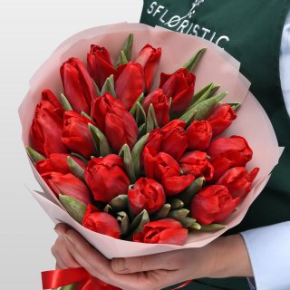 Букет из красных Тюльпанов 25 шт «Пламя весны»